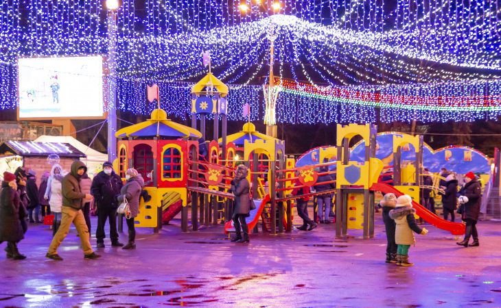 Мышь, Бык и деревня Деда Мороза. Как в Гомеле новогоднюю ёлку зажигали