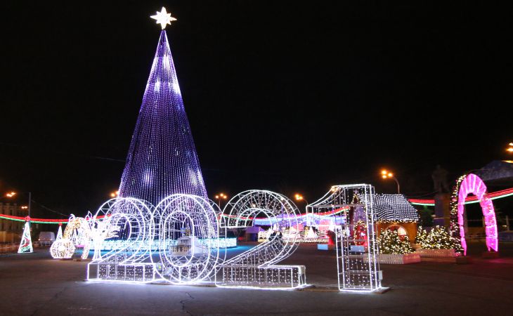 К Новому году готовы. Посмотрите, как выглядят елки Гомеля