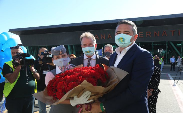 В Албанию прилетели первые туристы из Беларуси. Посмотрите, как их встречали