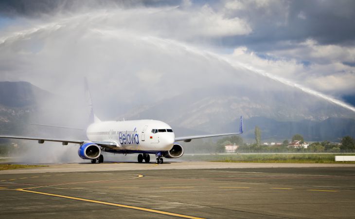 В Албанию прилетели первые туристы из Беларуси. Посмотрите, как их встречали