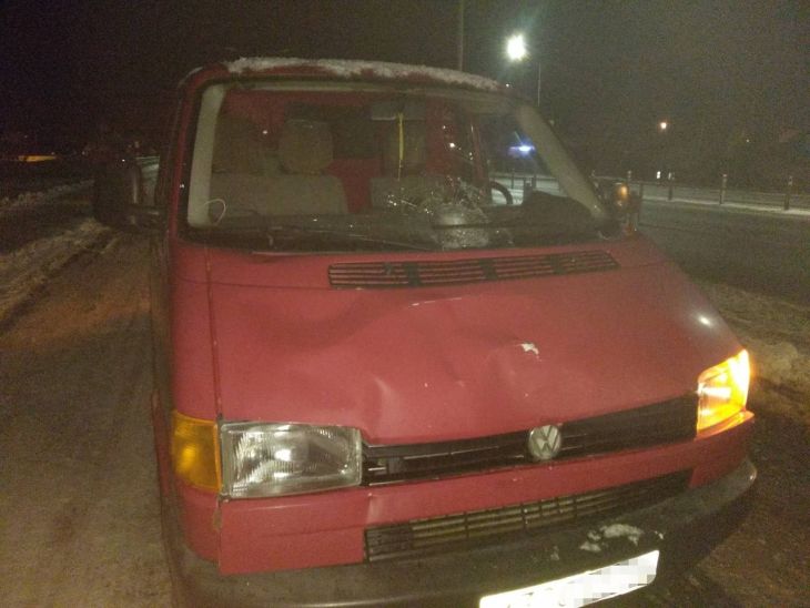 В Лиозно микроавтобус сбил женщину, которая шла по проезжей части