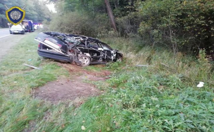 Под Барановичами Audi выехал на встречку и влетел в фуру: 3 погибших