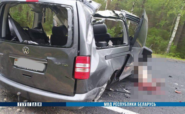 Жуткое ДТП в Барановичском районе: легковушка влетела в фуру: 2 человека погибли