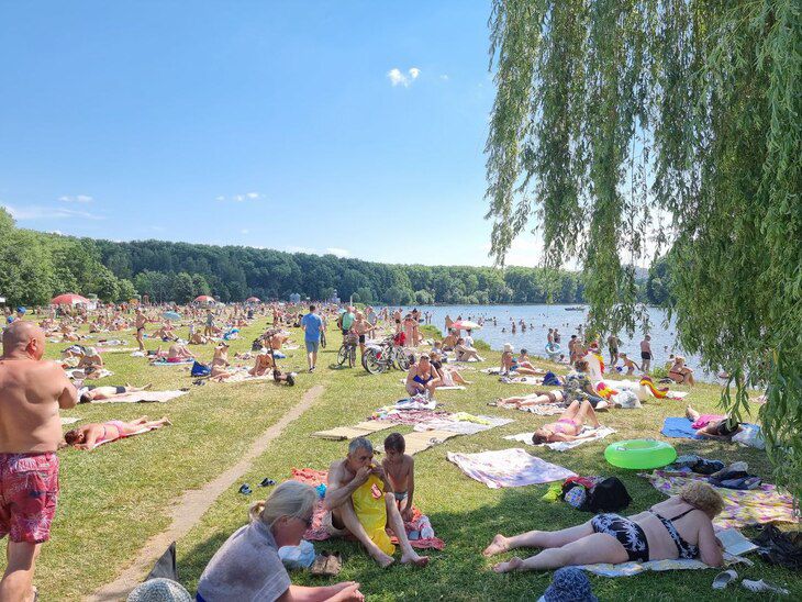 Как минчане спасаются от жары. Смотрите в фотоподборке
