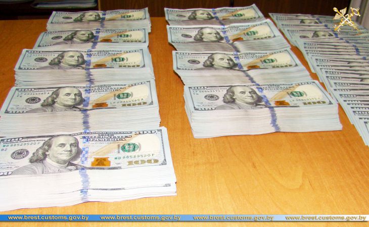 100 кг экстази, $100 тысяч и 58 iPhone «для себя»: ТОП-7 самых впечатляющих случаев контрабанды на Брестской таможне