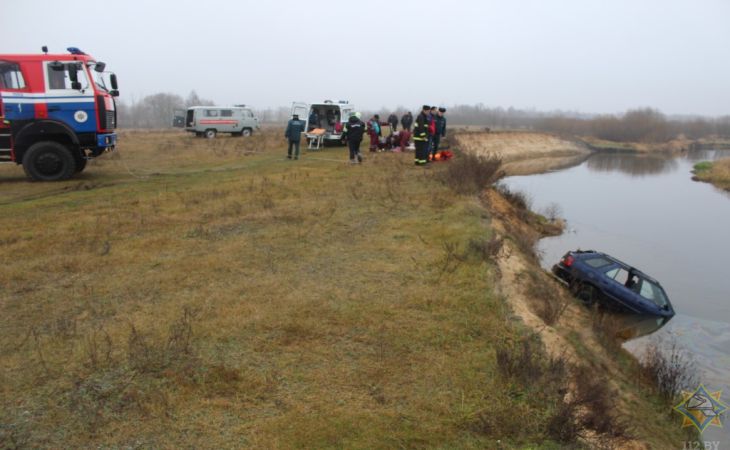 ЧП в Глуске: автомобиль упал в реку. Два человека погибли