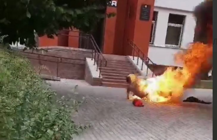 Шокирующая трагедия в Смолевичах: Мужчина совершил самосожжение