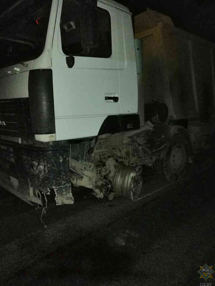 В Смолевичском районе столкнулись грузовик и легковушка