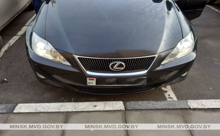 Житель Минска продавал в соцсетях красную икру и доставлял на Lexus. Его задержали 