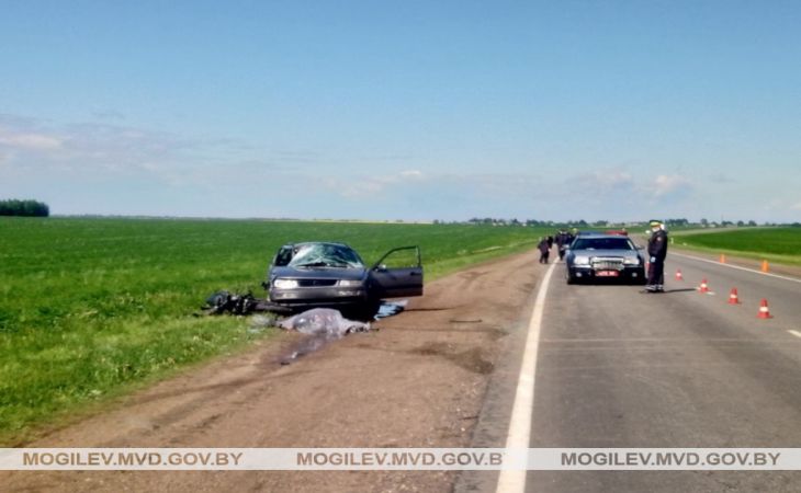 Под Могилевом легковушка при развороте не пропустила мотоцикл: байкер погиб