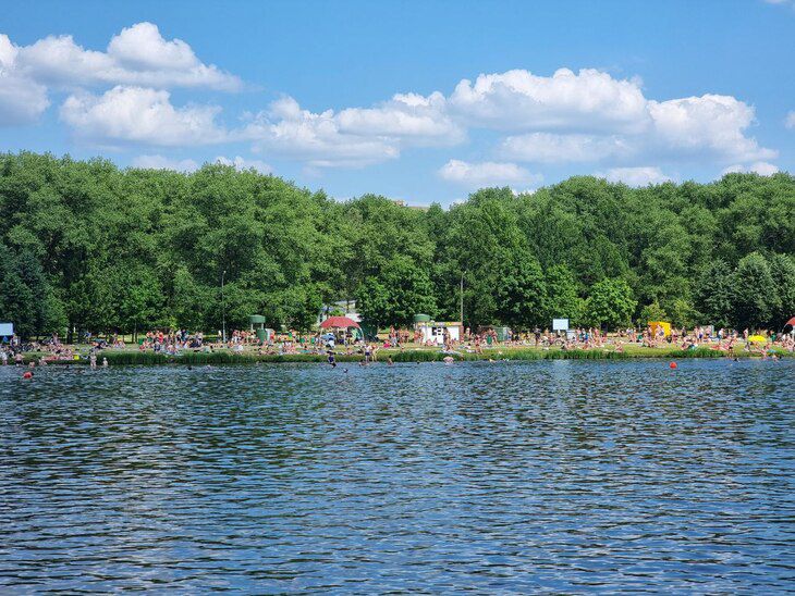 Как минчане спасаются от жары. Смотрите в фотоподборке