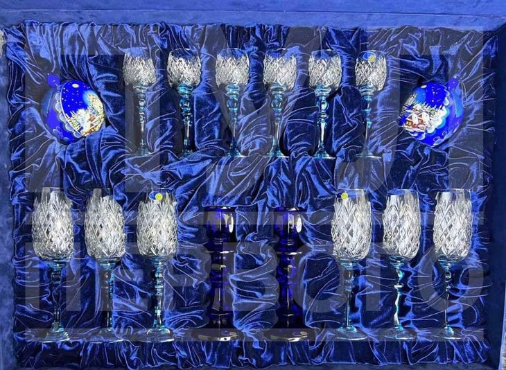 Лукашенко подарил Путину белорусскую колбасу, сыр и хрусталь