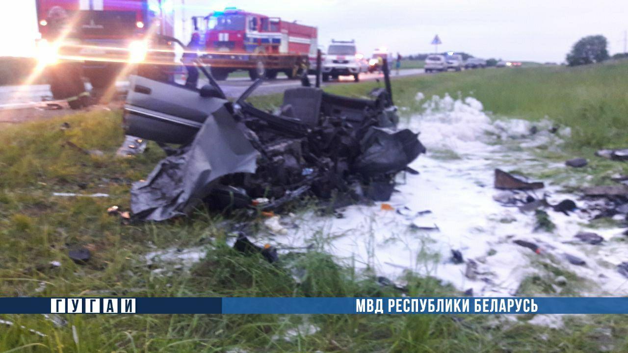 Лобовое ДТП под Минском: 3 человека погибли на месте, 3 в больнице