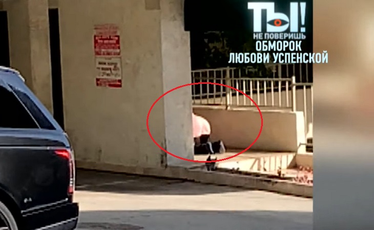 Дочь Успенской ползала на четвереньках по улицам в США. Видео попало в Сеть