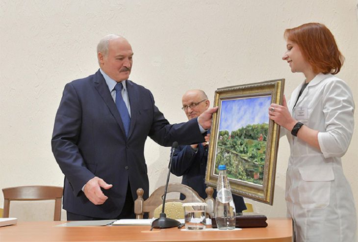 "Жилье, зарплаты, природа": Лукашенко обсудил с медиками важнейшие вопросы страны