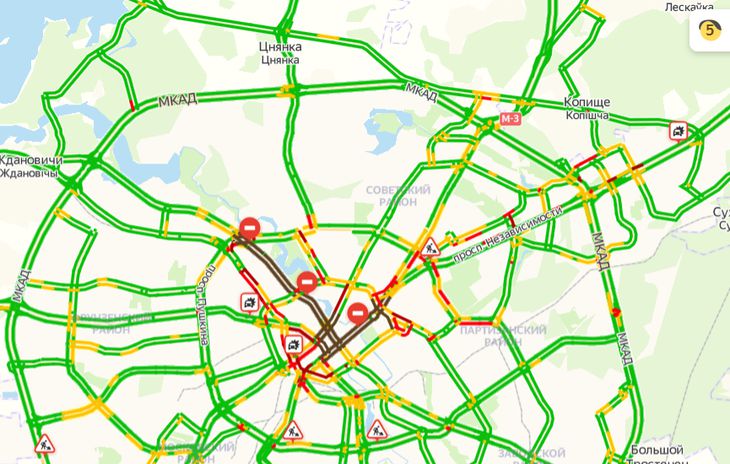 В Минске перекрыт проспект Независимости: наблюдаются 5-балльные пробки