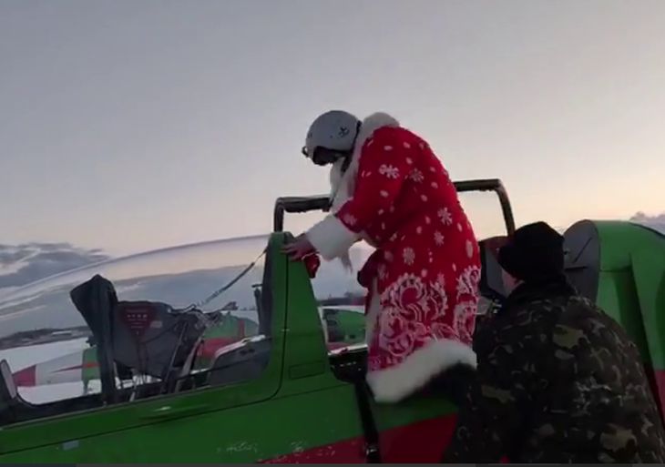 Минобороны показало белорусского военного Деда Мороза