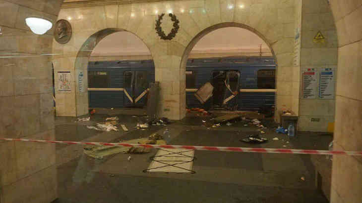 В Сети появились фото и видео последствий взрыва в Петербурге
