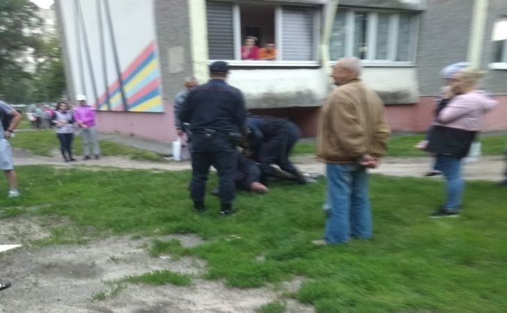 В Пинске прохожие задержали пьяных лихачей на «БМВ» после аварии