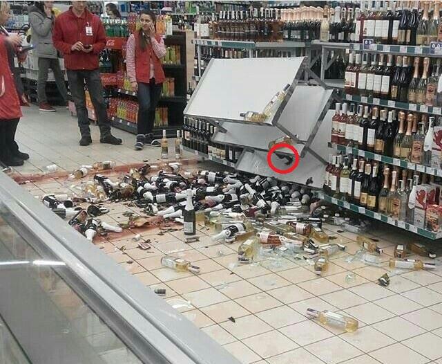 «Новогодняя трагедия»: в минском магазине обрушились полки с алкоголем