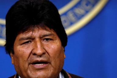 «Чтобы не подвергались нападкам». Президент Боливии уходит в отставку