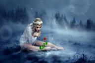 девушка с цветком