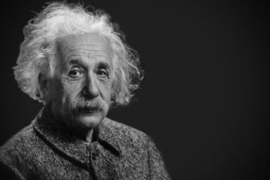 8-летняя девочка, над которой издевались в школе, оказалась умнее Эйнштейна