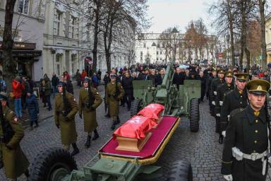 Вице-премьер Беларуси выступил на церемонии перезахоронения останков Кастуся Калиновского в Вильнюсе