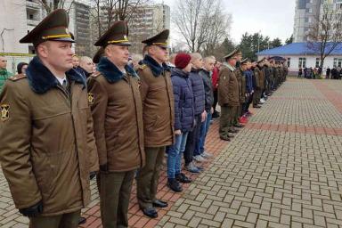 В Беларуси началась отправка новобранцев в армию: служить пойдут 12 тысяч человек