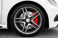 Перечислены правила поведения при отказе тормозов в автомобиле