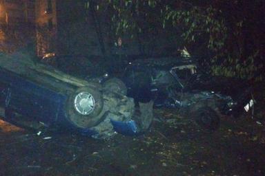 В Минске водитель, пытаясь припарковаться, опрокинул автомобиль и разбил еще 3 машины 