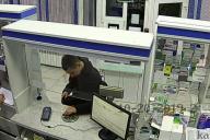 Купили контрацептивы и сняли деньги: в Гродно разыскивают компанию молодых людей