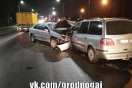 Серьезная лобовая авария в Гродно: обоих водителей увезли на «скорой»