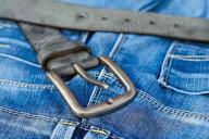 Одежда и деньги вместо наказания. Мужчина смущал людей своим голым видом