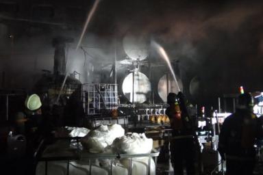 В Минске горел цех с техническими жидкостями: внутри был человек 