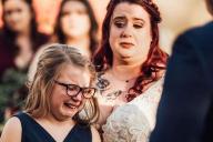 Жених заставил плакать невесту, дав клятву другой. Однако это были слезы счастья