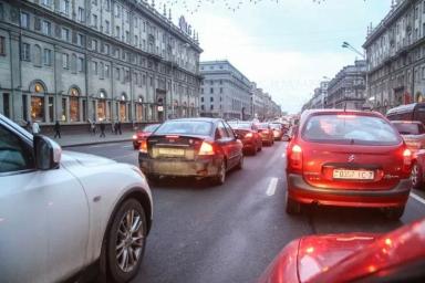 Минск стоит в пробках: утром дождь спровоцировал серьезные затворы на дорогах 