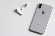 беспроводные наушники AirPods, iPhone