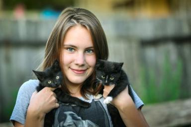 девушка с котами