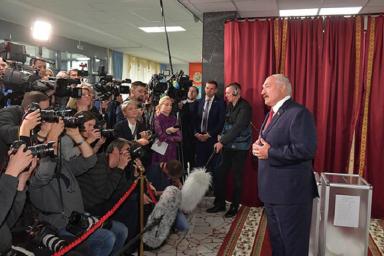 Лукашенко: Иностранному инвестору плевать на состав парламента в Беларуси
