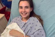 Редкий случай: девушка не может принимать душ, плакать и потеть