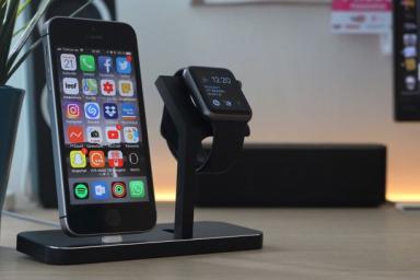 Смартфон и умные часы от Apple