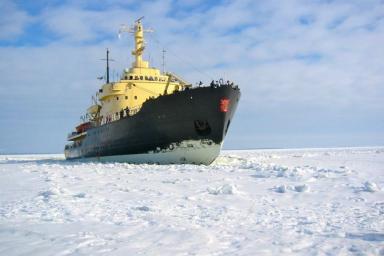 Ледокол в Арктике