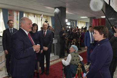 Лукашенко получил предложения по изменению Конституции