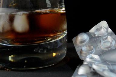 Ученые рассказали, какие продукты и напитки оказывают влияние на эффективность лекарств