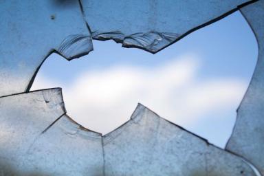 В Москве школьница провалилась сквозь стеклянный пол 