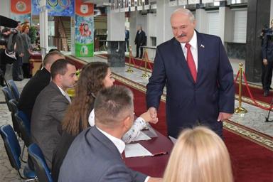 Лукашенко: Мир глобален, все перемещаются, и силой людей не удержишь