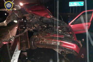 Смертельная авария на трассе Минск – Брест: молодой водитель на «Пежо» врезался в фуру и погиб