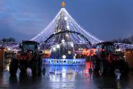 МТЗ готовит для минчан новогодний праздник с пиротехническим шоу и чеканкой монет на счастье