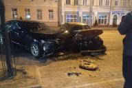 Серьезная авария в центре Гомеля: столкнулись два автомобиля, зацепив при этом автобус  